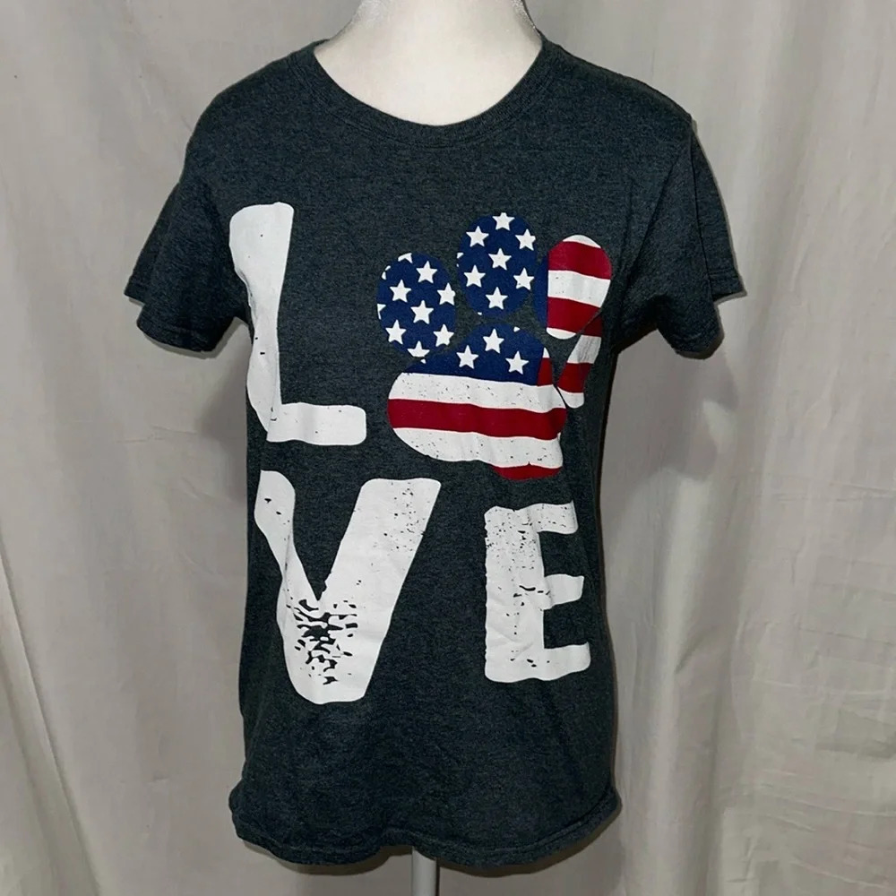 womens small Gildan American flag Love dog paw print graphic tshirt